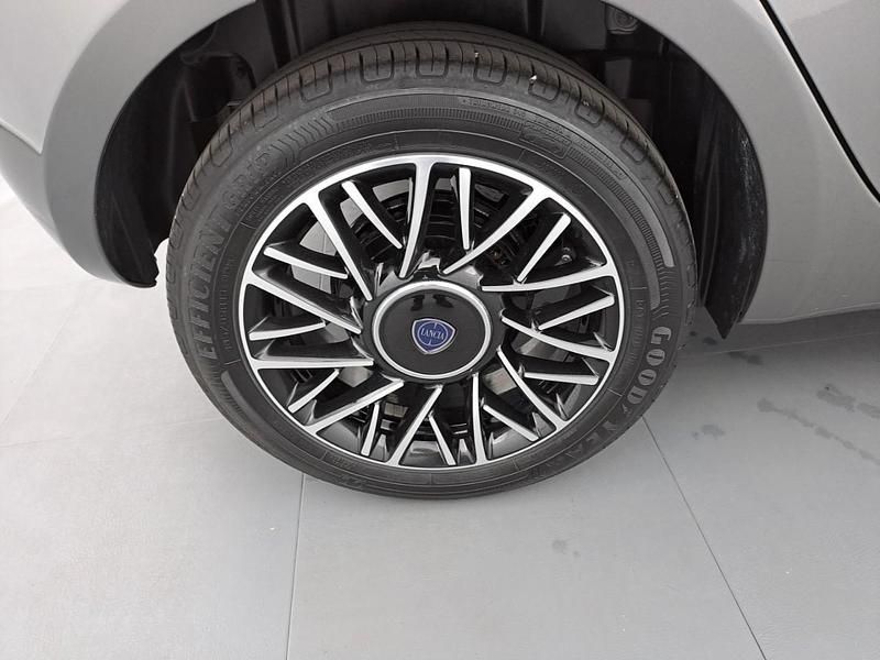 Usata Lancia Ypsilon 70 CV (51 kW) 2024 Grigio Utilitaria