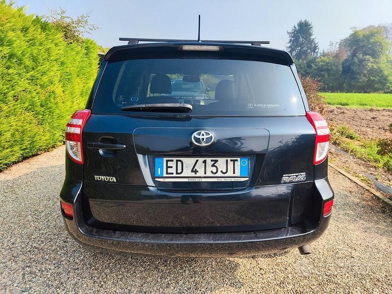 Usata Toyota RAV4 150 CV (110 kW) 2010 Nero SUV