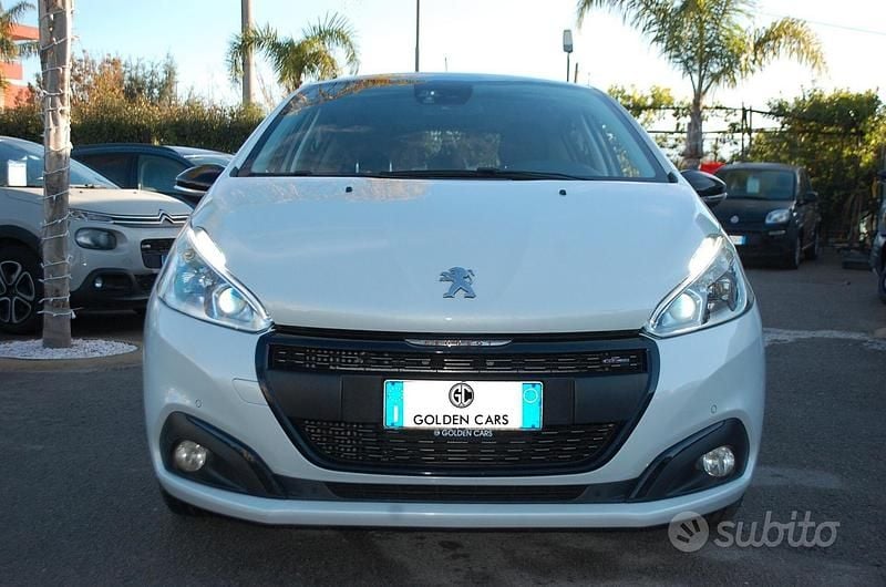 Usata Peugeot 208 GT-line 110 CV (80 kW) 2019 Bianco Utilitaria