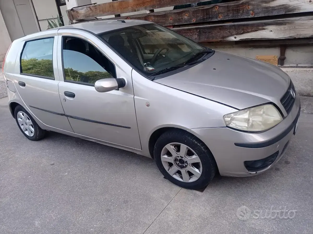 Usata Fiat Punto 69 CV (50 kW) 2003 Utilitaria