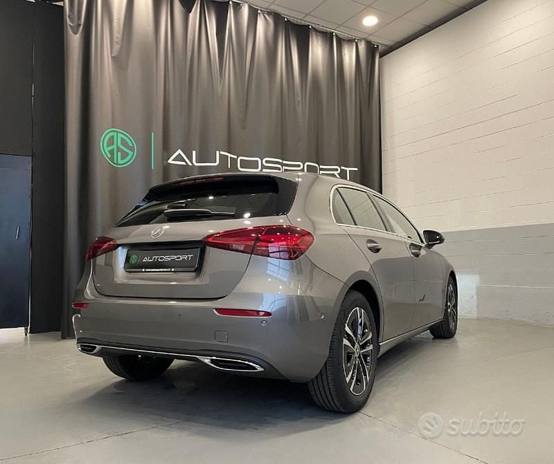 Usata Mercedes A180 Advanced 136 CV (100 kW) 2023 Grigio scuro Berlina