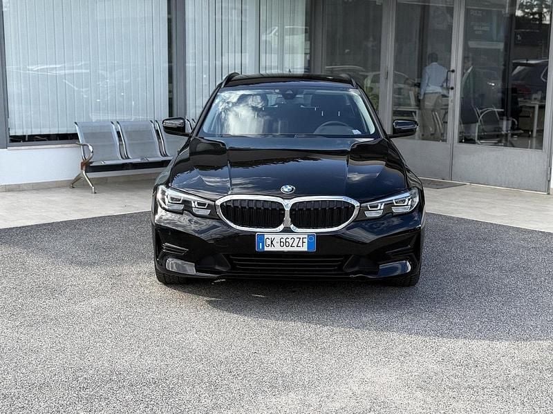 Usata BMW 318 156 CV (114 kW) 2022 Nero Berlina