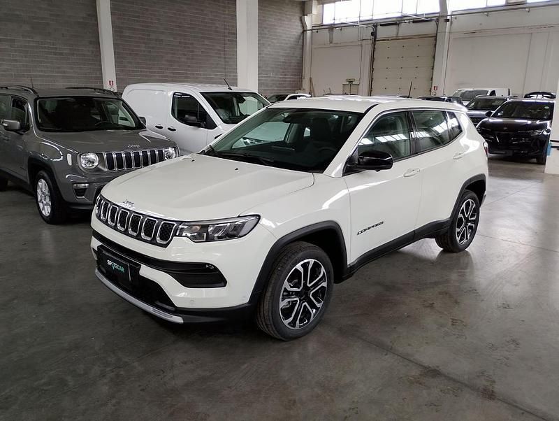 Bianco Nuova 2025 Jeep Compass Altitude SUV | 33.000 € - Immagine 1/4
