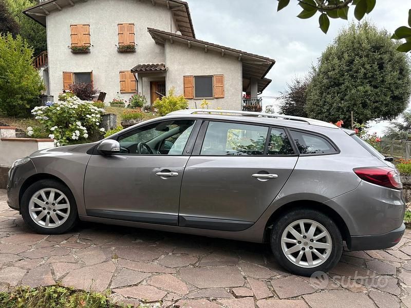 Usata 2010 Renault Mégane III Station wagon | 2900 € (Buon prezzo) - Immagine 1/4