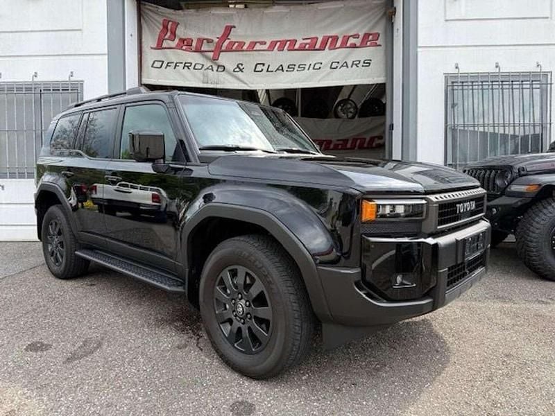 Deep black met. Nuova 2025 Toyota Land Cruiser SUV | 78.000 € (Ottimo prezzo) - Immagine 1/4