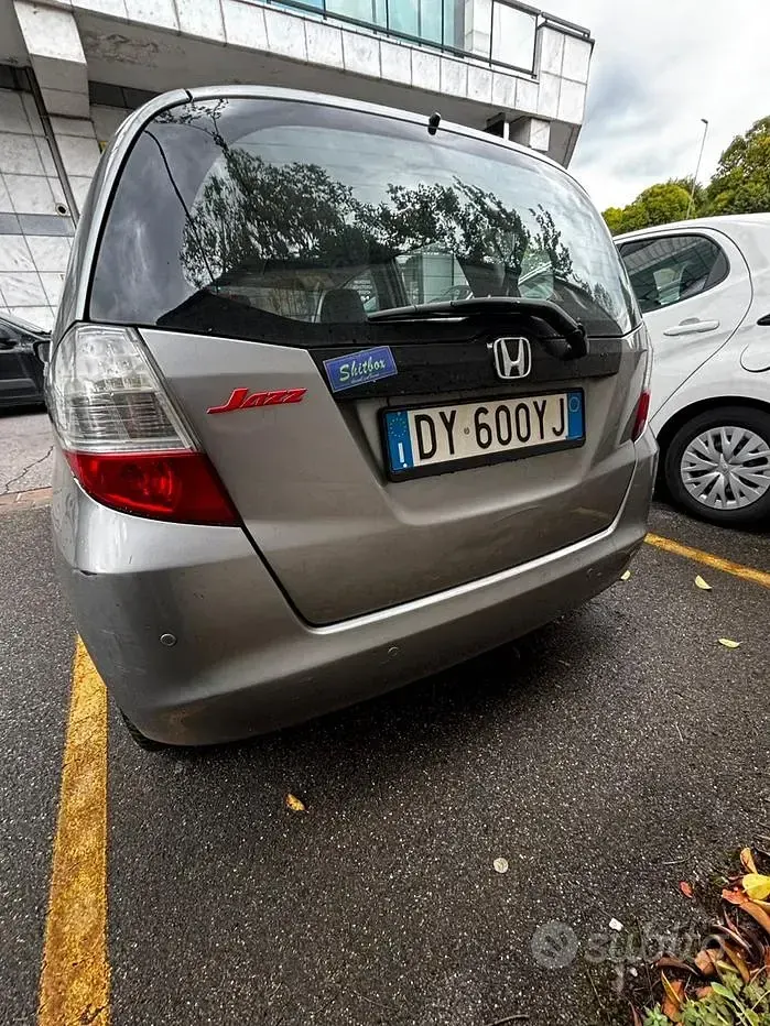 Usata Honda Jazz 90 CV (66 kW) 2010 Grigio Utilitaria