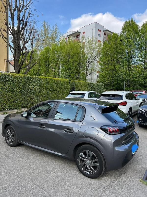 Usata Peugeot 208 Active 82 CV (60 kW) 2021 Grigio Utilitaria