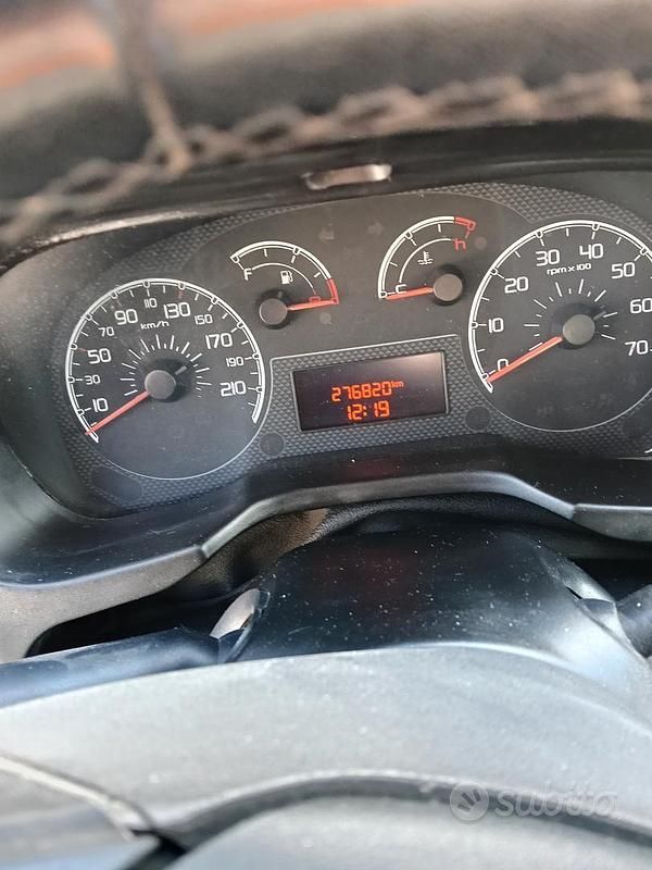 Usata Fiat Qubo Trekking 75 CV (55 kW) 2012 Bianco Monovolume