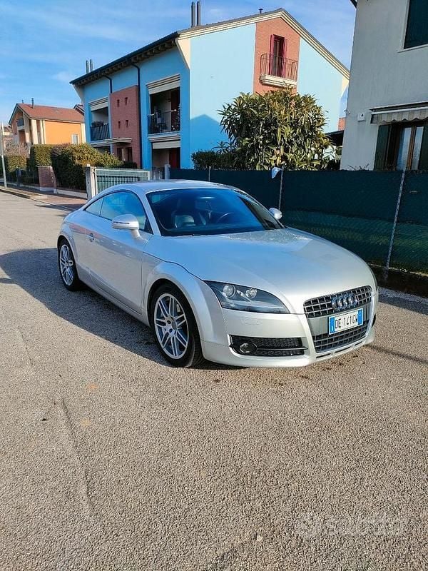 Argento Usata 2006 Audi TT Ambiente Coupé | 11.000 € (Buon prezzo) - Immagine 1/4