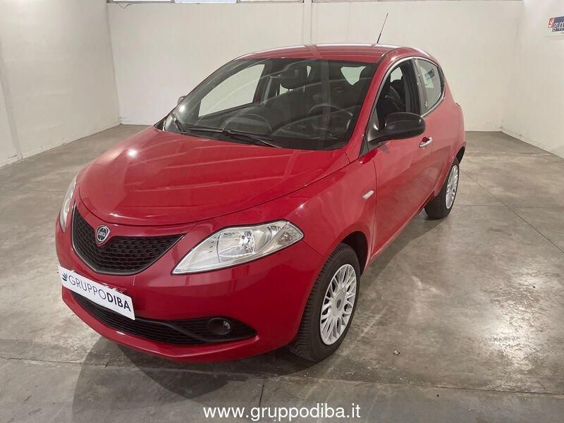 Usata Lancia Ypsilon Gold 80 CV (58 kW) 2018 Rosso Utilitaria