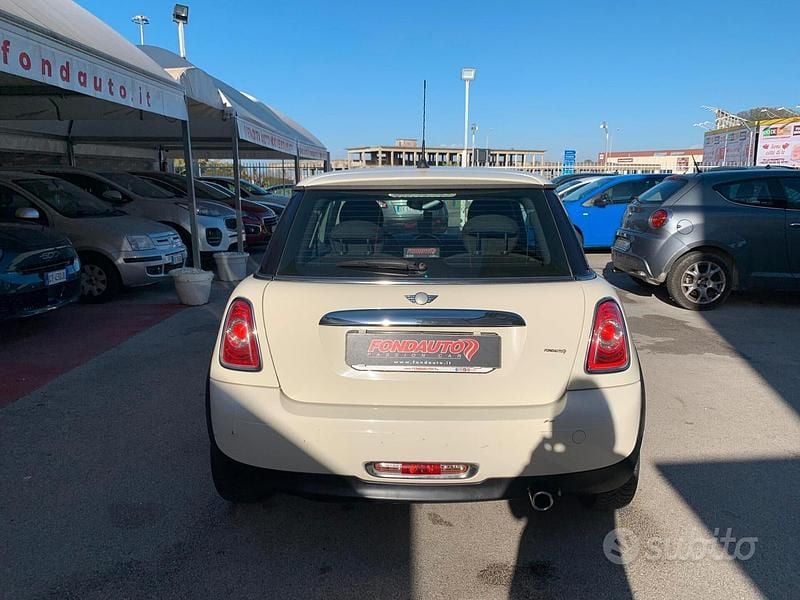 Usata Mini ONE 98 CV (72 kW) 2011 Beige Utilitaria