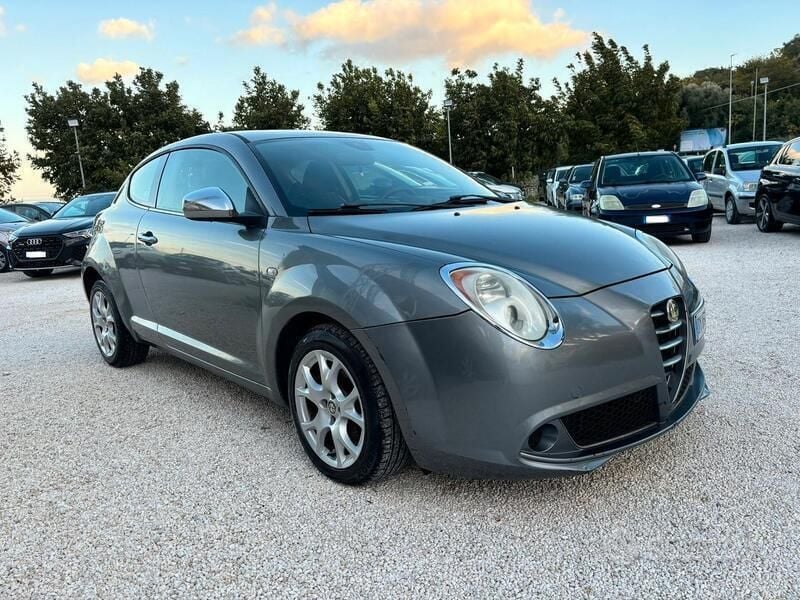 Grigio Usata 2010 Alfa Romeo MiTo Due volumi | 3490 € (Buon prezzo) - Immagine 1/4