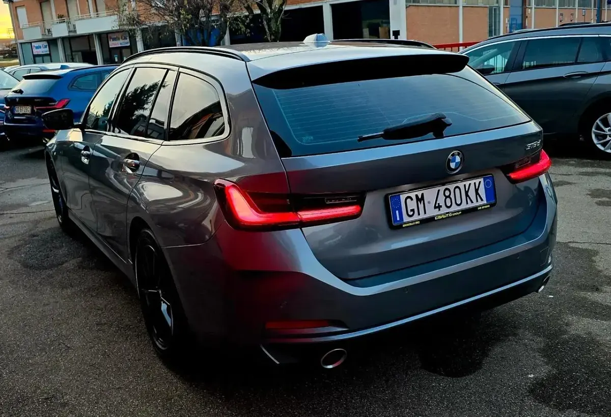 Usata BMW 318 Advantage 150 CV (110 kW) 2022 Grigio Station wagon