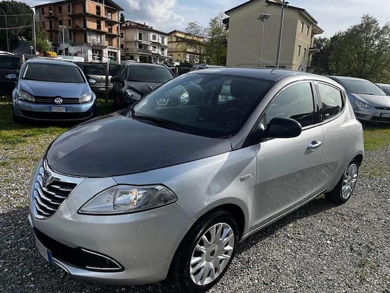 Usata Lancia Ypsilon S 69 CV (50 kW) 2012 Argento Utilitaria