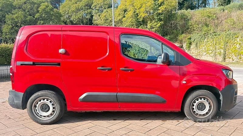 Usata Peugeot Partner Active 100 CV (73 kW) 2020 Rosso Monovolume