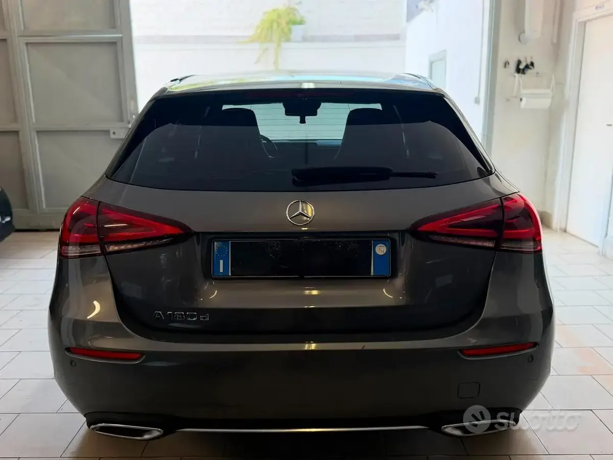 Usata Mercedes A180 Executive 116 CV (85 kW) 2018 Grigio Berlina