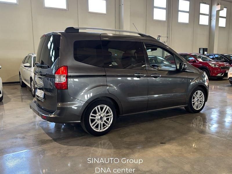 Usata Ford Tourneo Titanium 95 CV (69 kW) 2018 Furgone