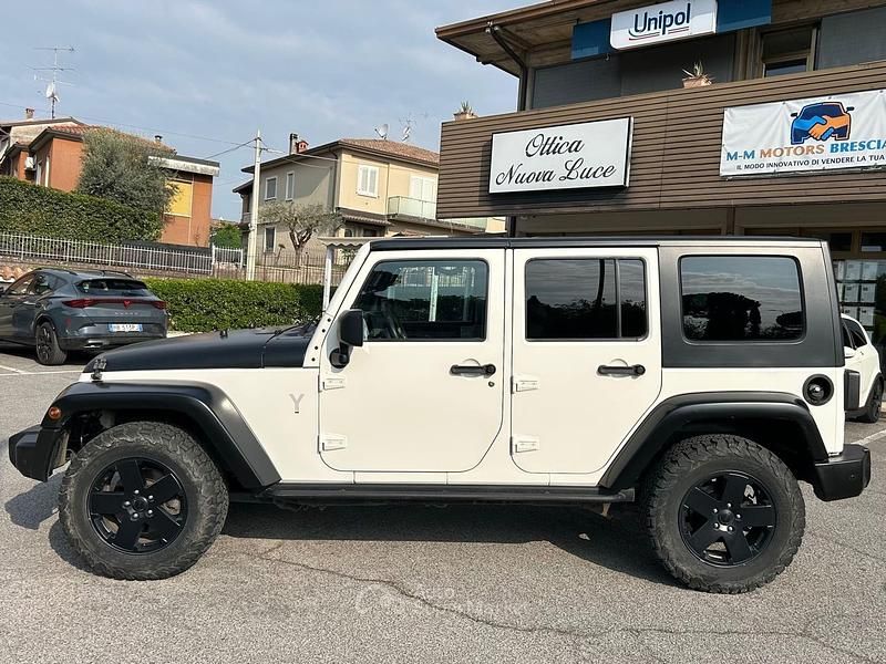 Usata Jeep Wrangler Sahara 177 CV (130 kW) 2010 Bianco SUV