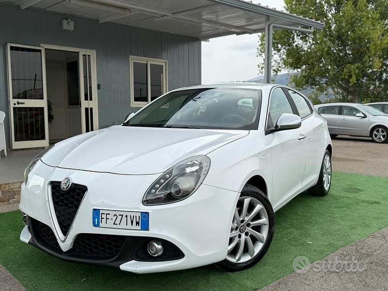 Bianco Usata 2018 Alfa Romeo Giulietta Super Due volumi | 9499 € (Ottimo prezzo) - Immagine 1/4