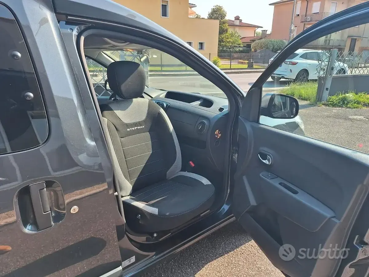 Usata Dacia Dokker Stepway 90 CV (66 kW) 2018 Grigio Monovolume