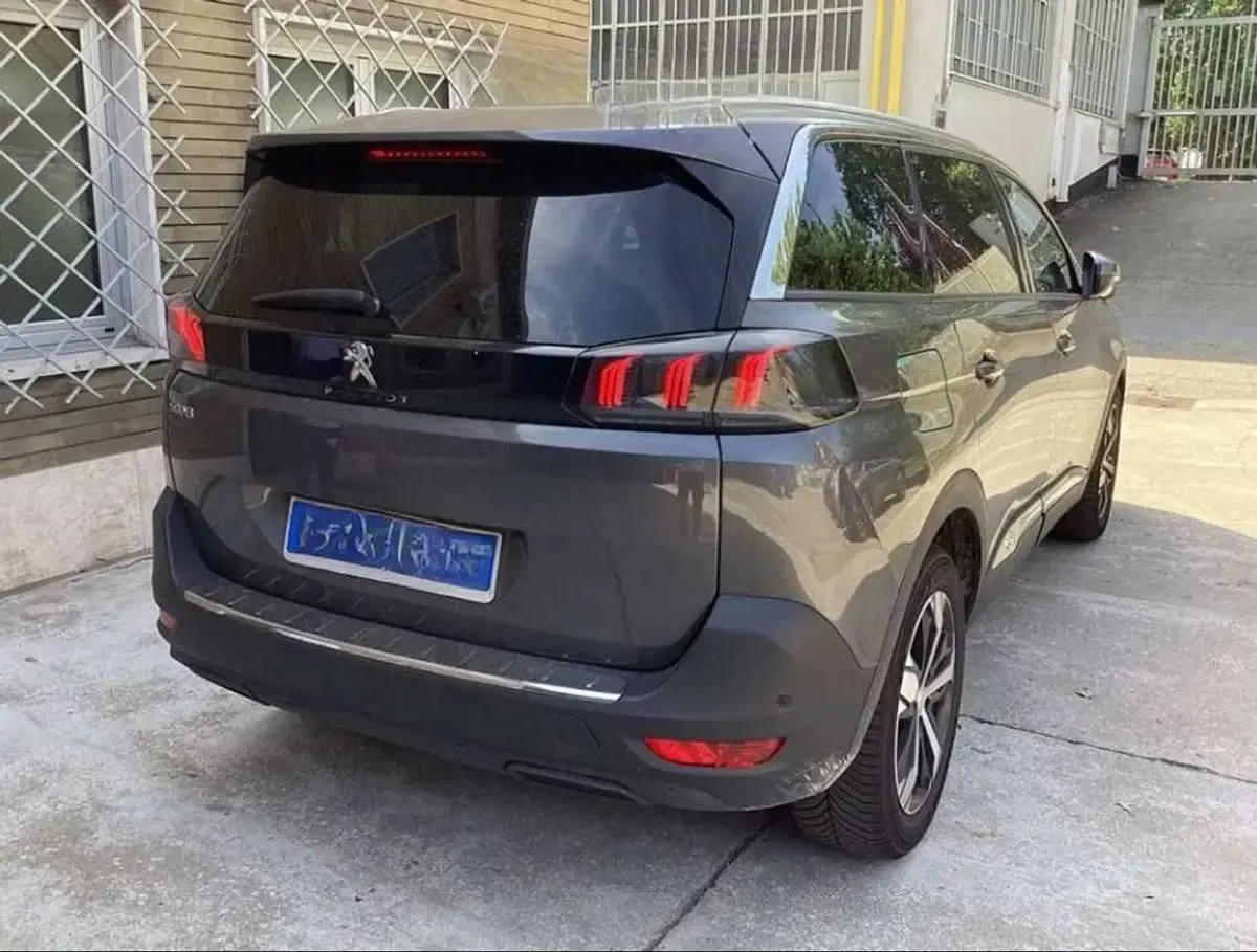 Usata Peugeot 5008 Allure 131 CV (96 kW) 2021 Grigio platinium  metall SUV