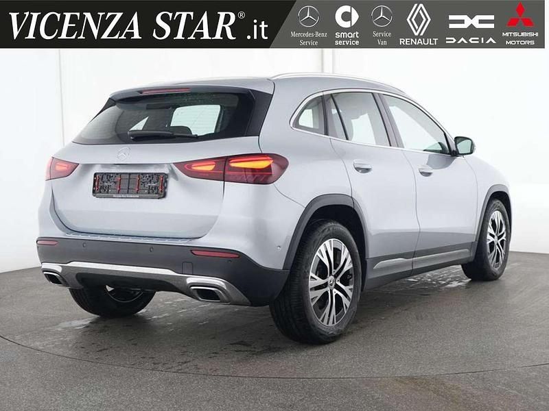 Usata Mercedes GLA180 Advanced 136 CV (100 kW) 2024 Argento SUV