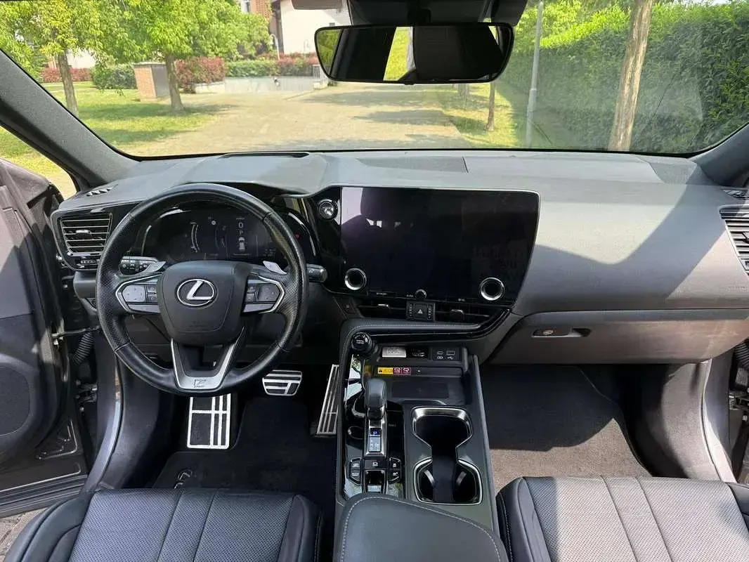 Usata Lexus NX450h+ Sport Line 185 CV (136 kW) 2023 Grigio SUV