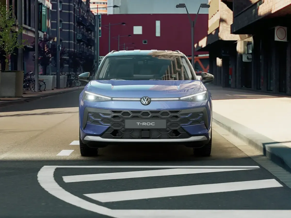 Nuova VW T-Roc Style 115 CV (84 kW) 2026 Celestial blue metallizzato nero SUV