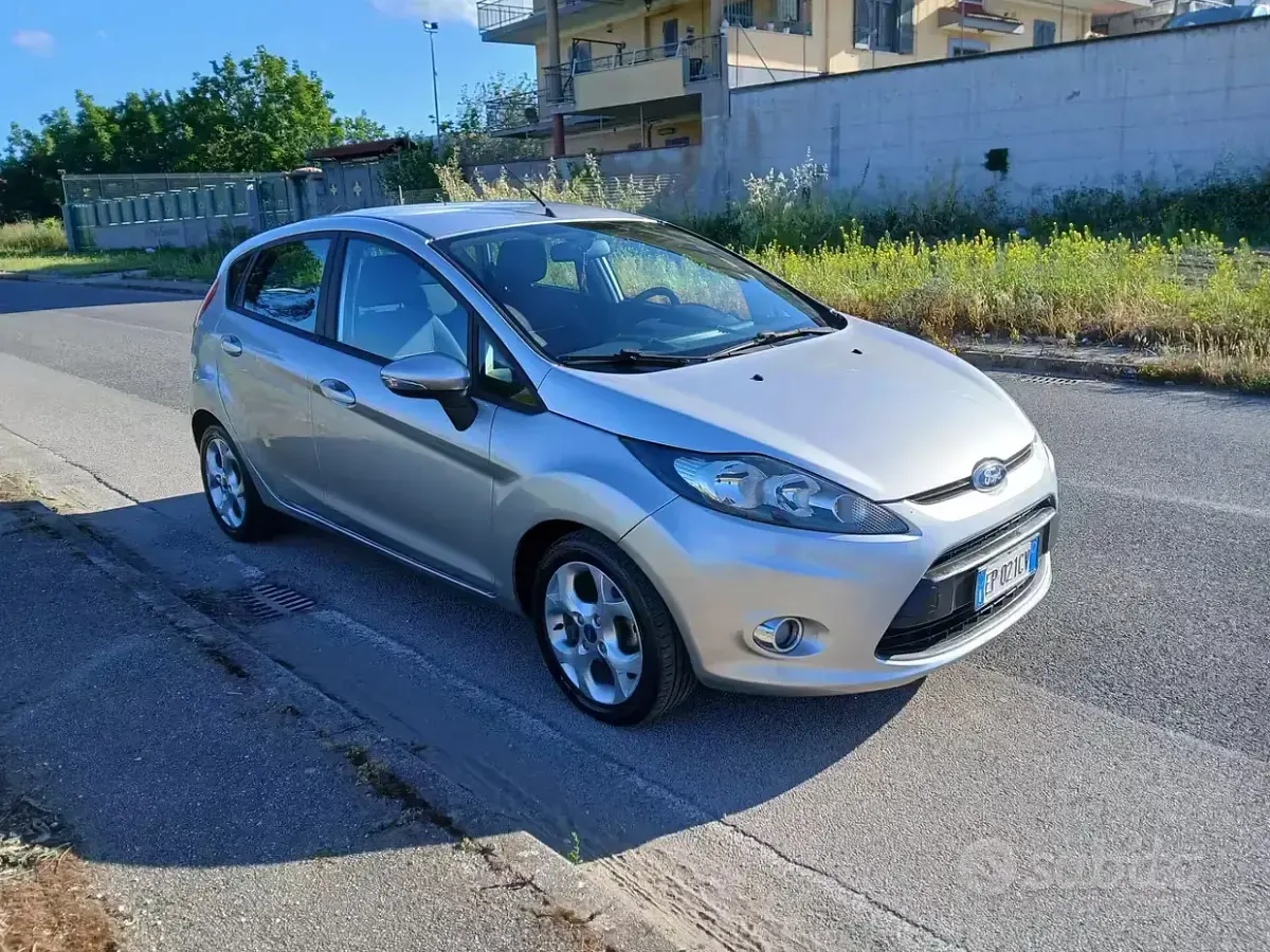 Usata Ford Fiesta Titanium 97 CV (71 kW) 2013 Berlina