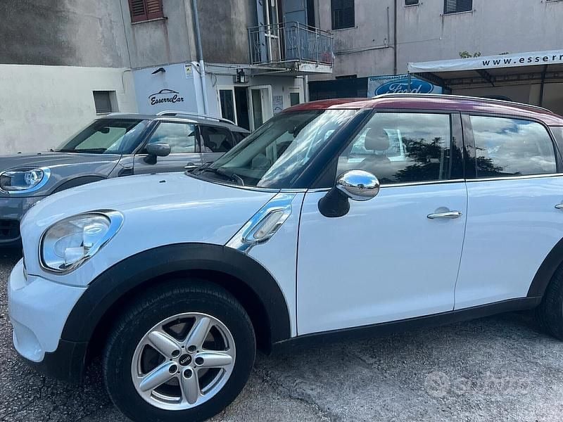 Bianco Usata 2010 Mini Cooper Countryman SUV | 5800 € (Buon prezzo) - Immagine 1/4