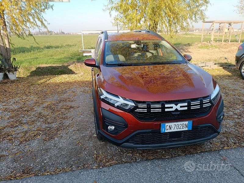 Marrone Usata 2023 Dacia Jogger Expression Monovolume | 13.700 € (Ottimo prezzo) - Immagine 1/4
