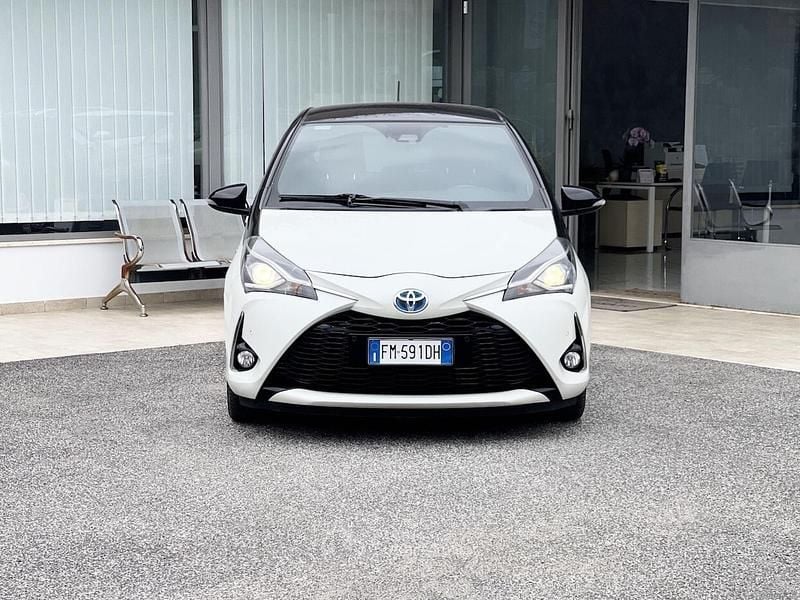 Usata Toyota Yaris Hybrid 73 CV (53 kW) 2017 Bianco Berlina