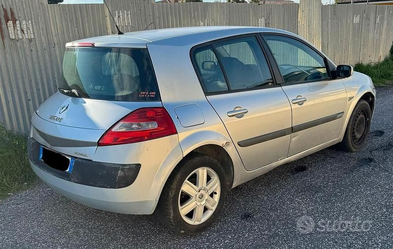 Usata Renault Mégane II Dynamique 105 CV (77 kW) 2006 Grigio Berlina