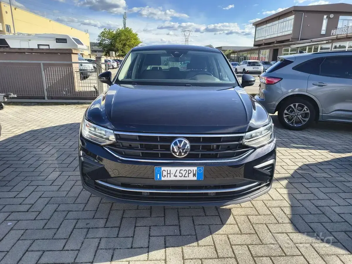 Begagnad VW Tiguan Life 150 HK (110 kW) 2021 Svart SUV