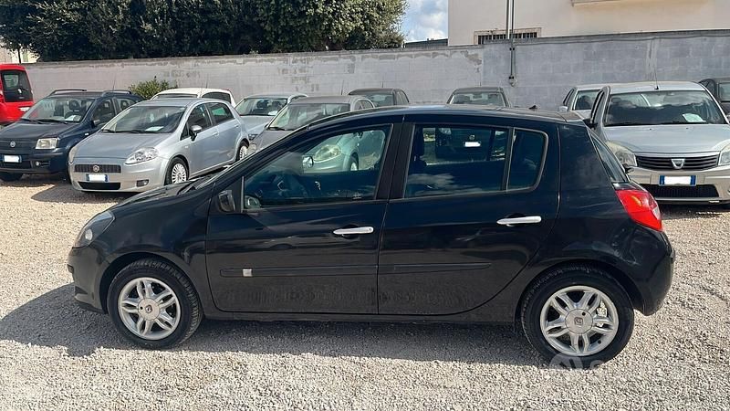 Usata Renault Clio II 75 CV (55 kW) 2006 Nero Berlina