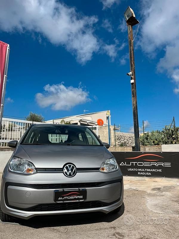 Usata VW up! Move 65 CV (47 kW) 2022 Grigio Utilitaria
