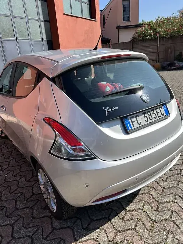 Usata Lancia Ypsilon Silver 69 CV (50 kW) 2015 Utilitaria
