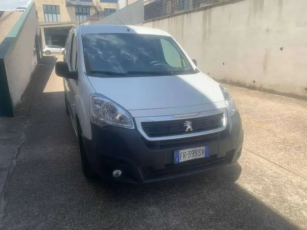 Usata Peugeot TePee Access 75 CV (55 kW) 2018 Bianco Station wagon