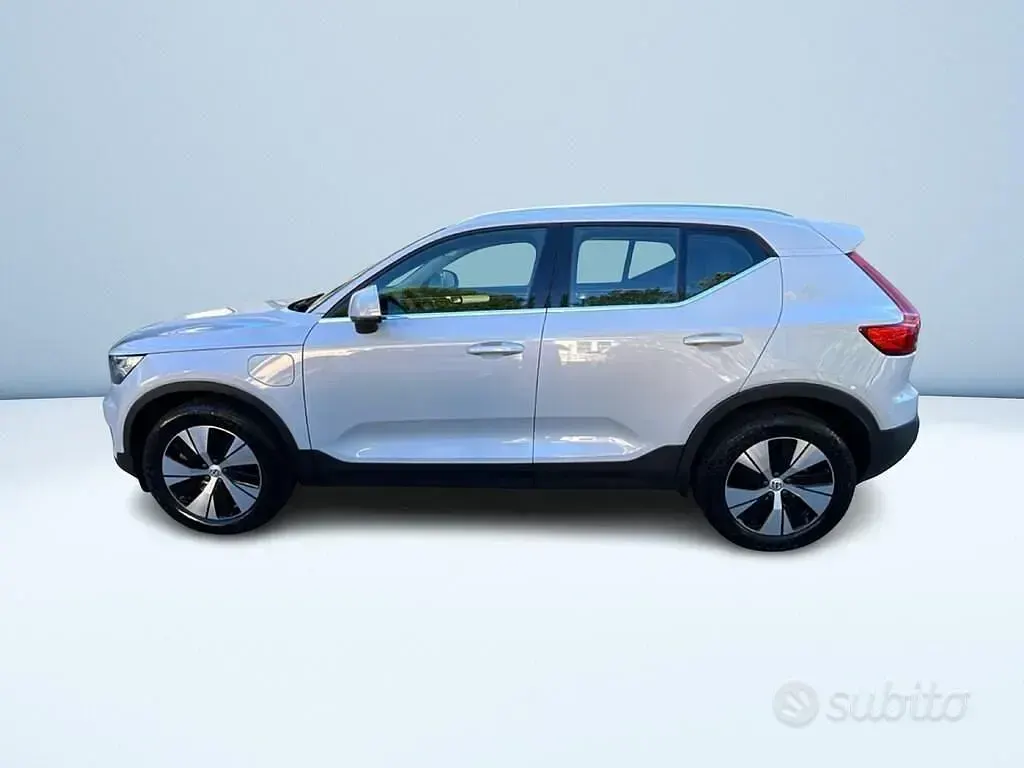 Usata Volvo XC40 Inscription 129 CV (94 kW) 2021 Argento SUV