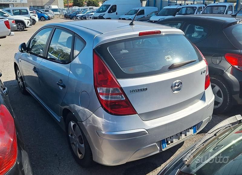 Usata Hyundai i30 Active 108 CV (79 kW) 2010 Argento Berlina