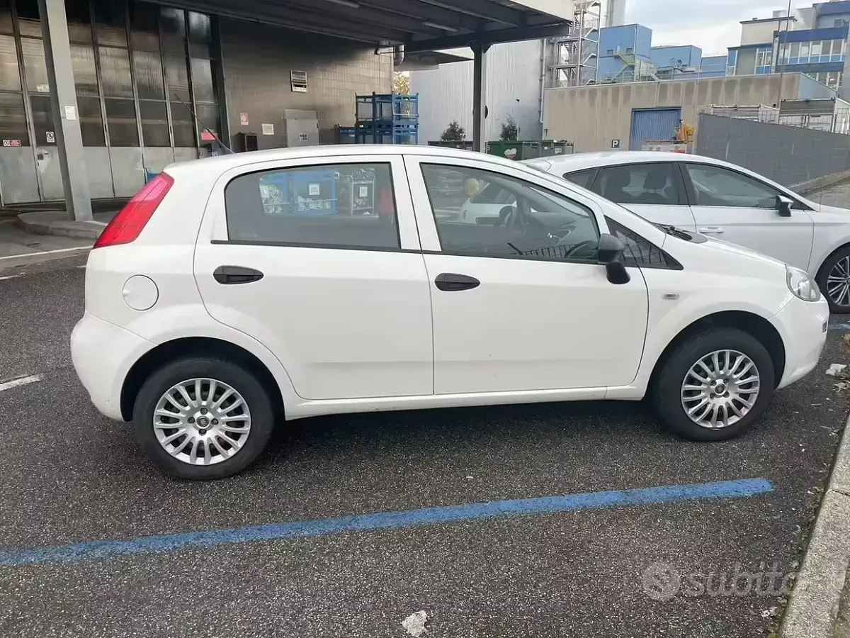 Usata Fiat Grande Punto 77 CV (56 kW) 2017 Utilitaria