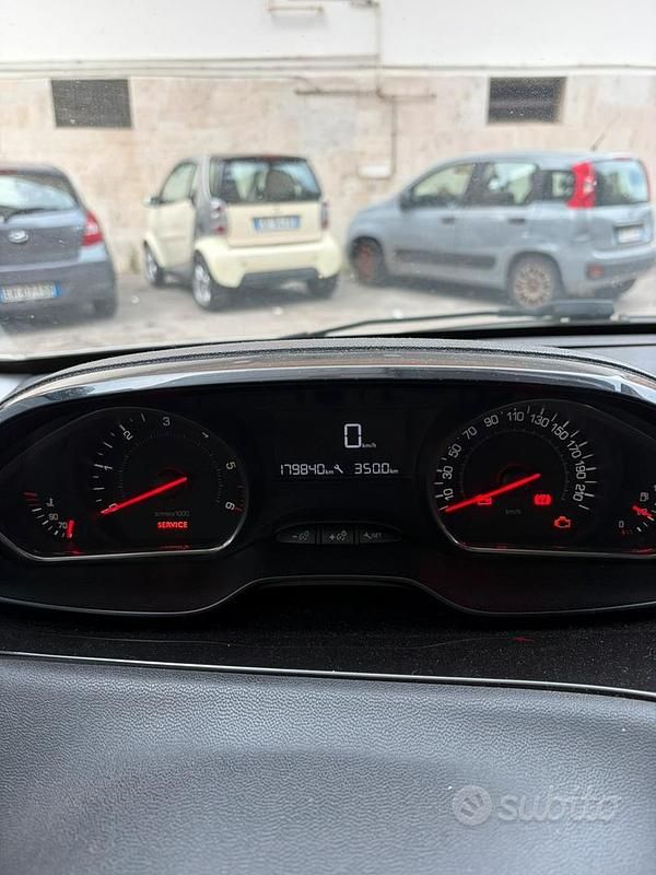 Usata Peugeot 208 Access 68 CV (50 kW) 2013 Bianco Utilitaria