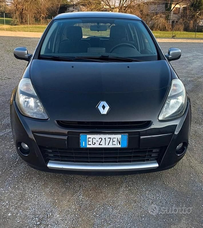 Usata Renault Clio II Dynamique 75 CV (55 kW) 2011 Nero Berlina