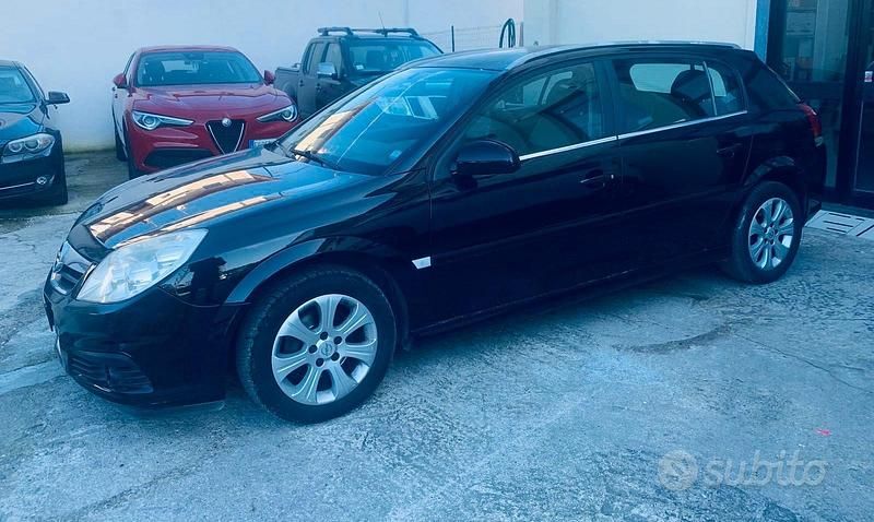Nero Usata 2008 Opel Signum Cosmo Due volumi | 3500 € - Immagine 1/4