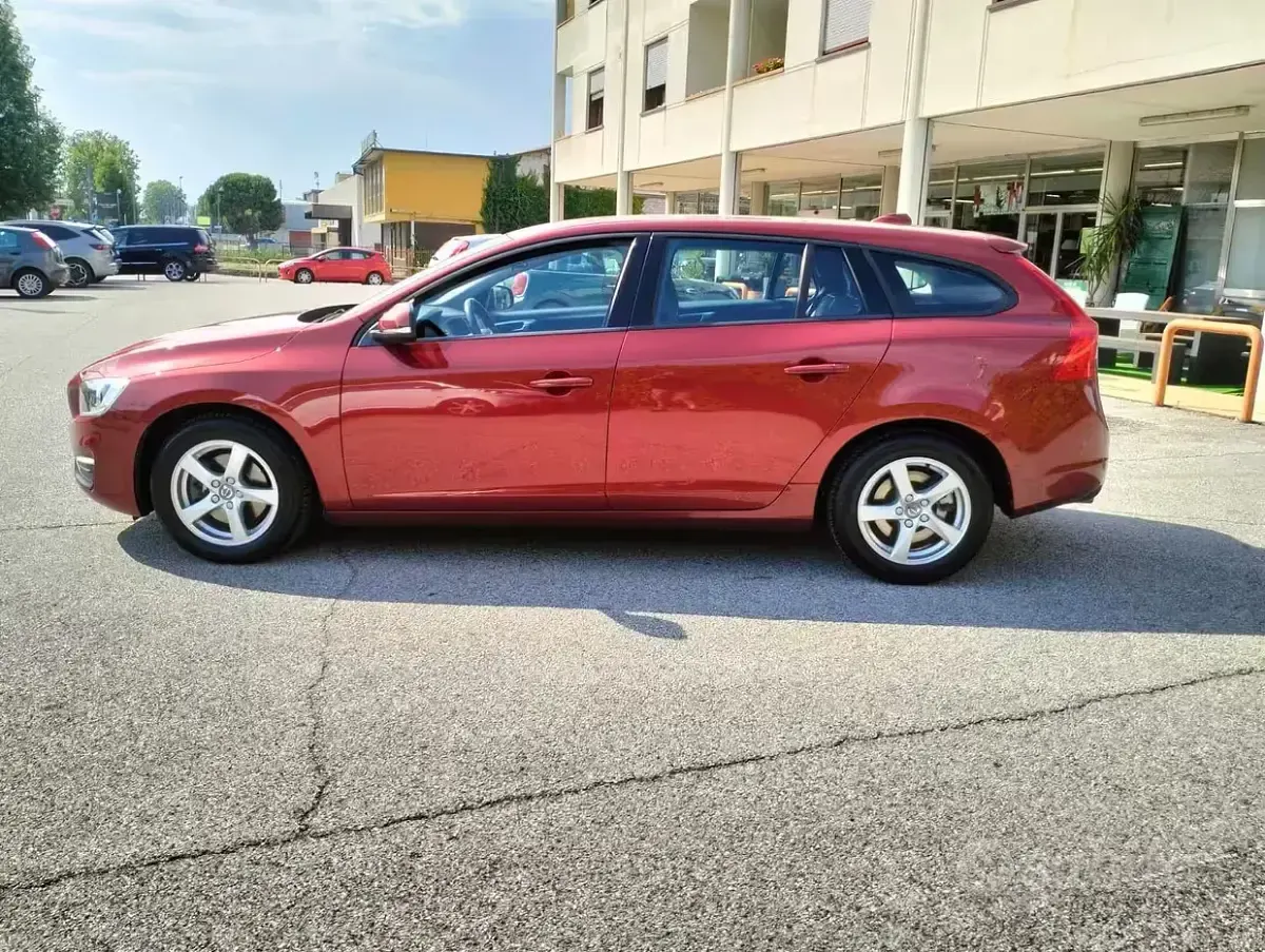 Usata Volvo V60 R-Design 115 CV (84 kW) 2015 Rosso Station wagon