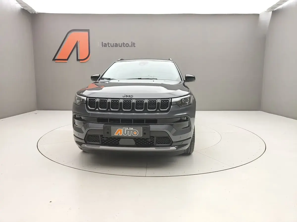 Usata Jeep Compass Summit 131 CV (96 kW) 2025 Graphite grey SUV