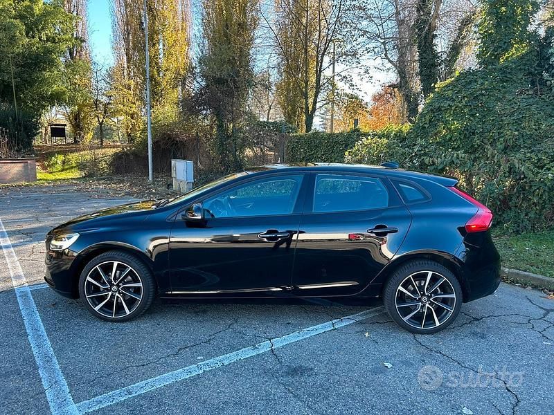 Nero Usata 2019 Volvo V40 Tre volumi | 13.900 € (Cara) - Immagine 1/4