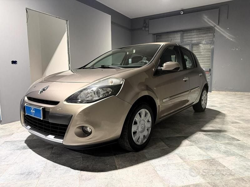 Usata Renault Clio II Dynamique 86 CV (63 kW) 2010 Giallo Berlina