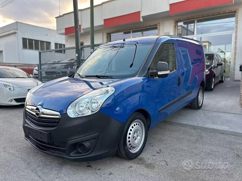 Usata Opel Combo 105 CV (77 kW) 2013 Blu Monovolume