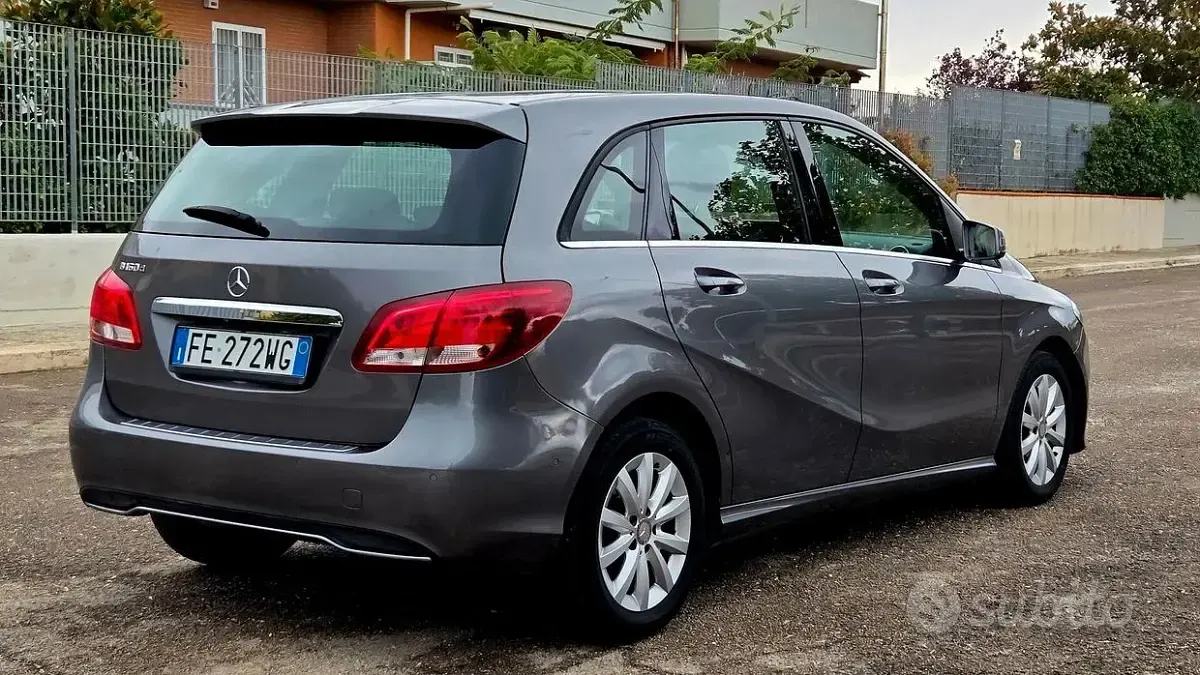 Begagnad Mercedes B160 Executive 90 HK (66 kW) 2016 Grå Minibuss